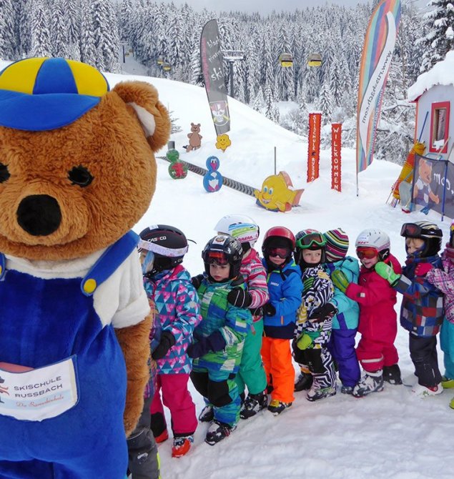 Kinderskischule mit Bruno