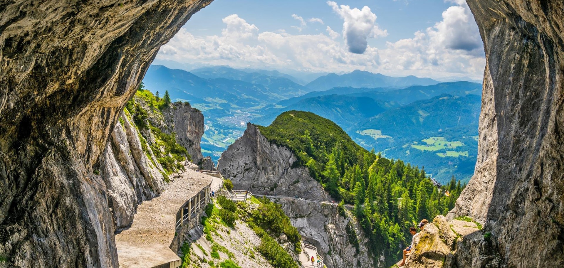 Ausflug zur Eisriesenwelt in Werfen mit Wanderung zum Einstiegspunkt zur Eishöhle