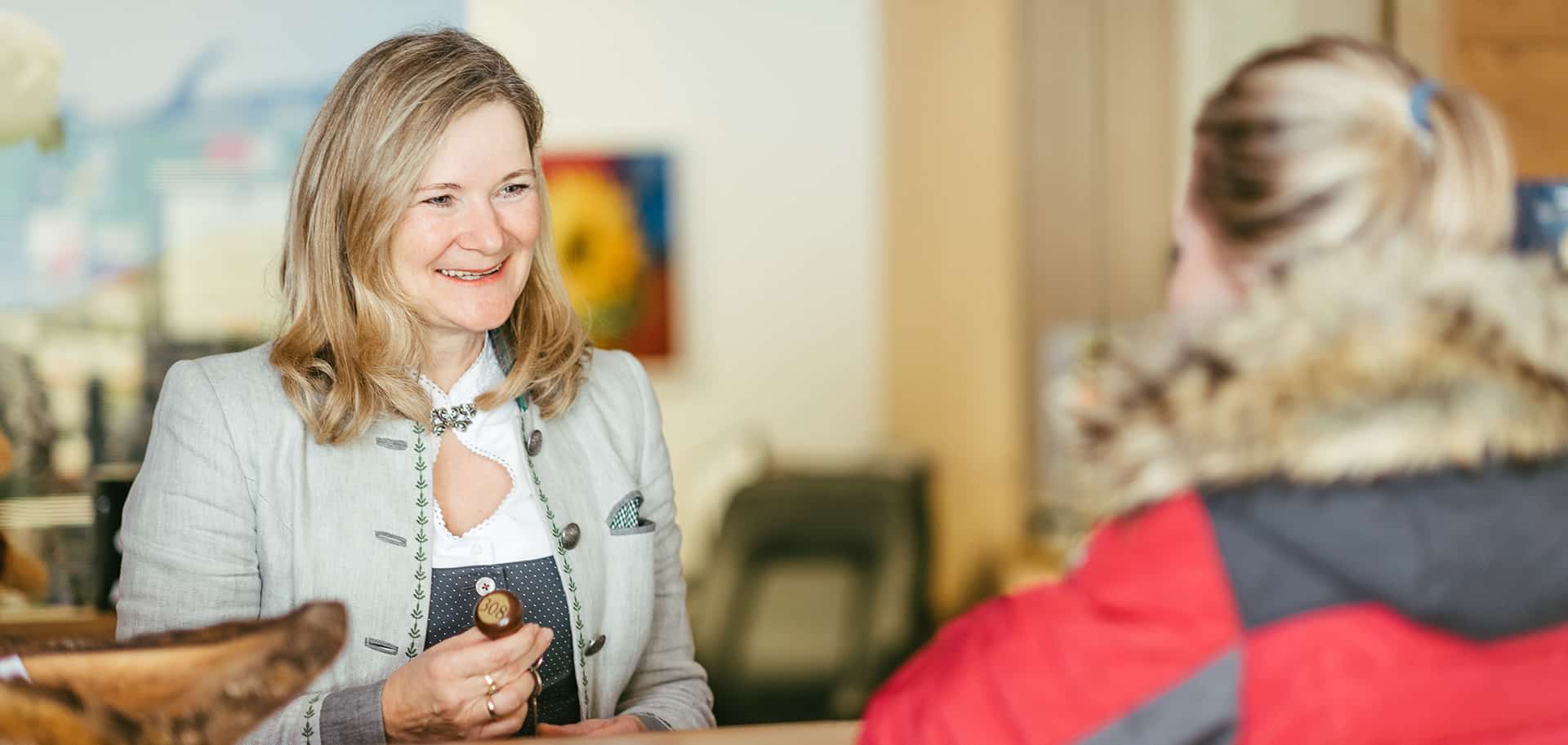 Gastgeberin Barbara Kerschbaumer begrüßt die Gäste